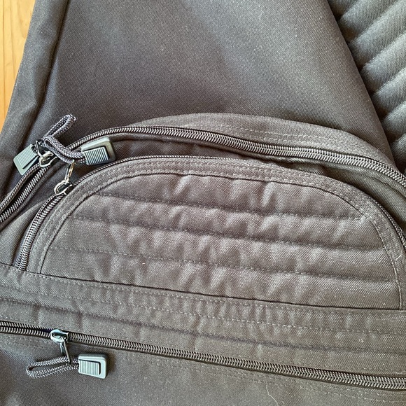 AmeriBag Healthy Back Large Black Sling Bag - Picture 4 of 13